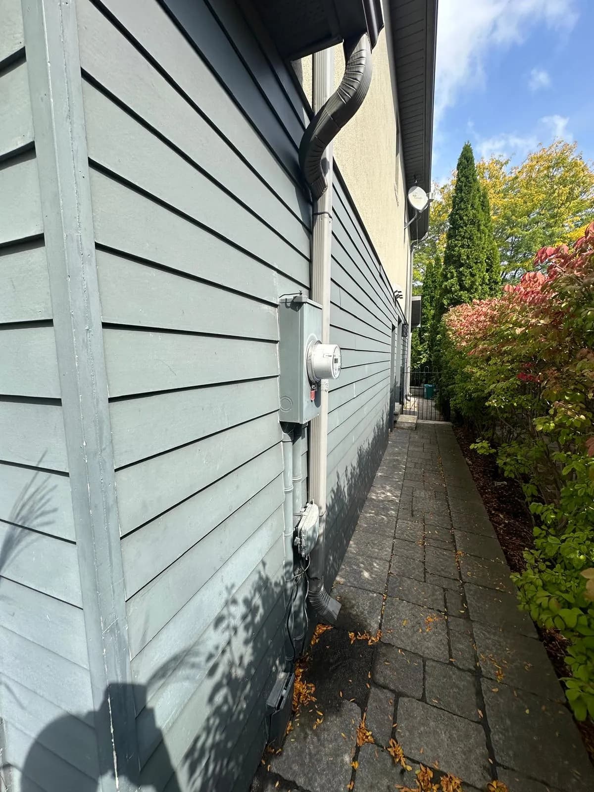 Exterior House Painting in Toronto project by Premium Coat in Toronto - Finished work example 2